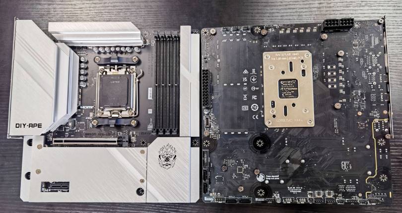 Uma revolução no design dos desktops Conectores de placas-mãe na parte inferior