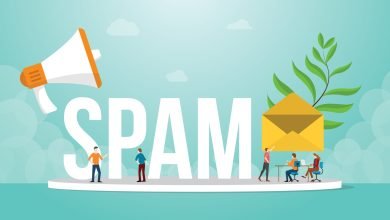 A diferença entre um site com alto Spam Score e outro com baixo Spam Score na classificação dos resultados de busca.